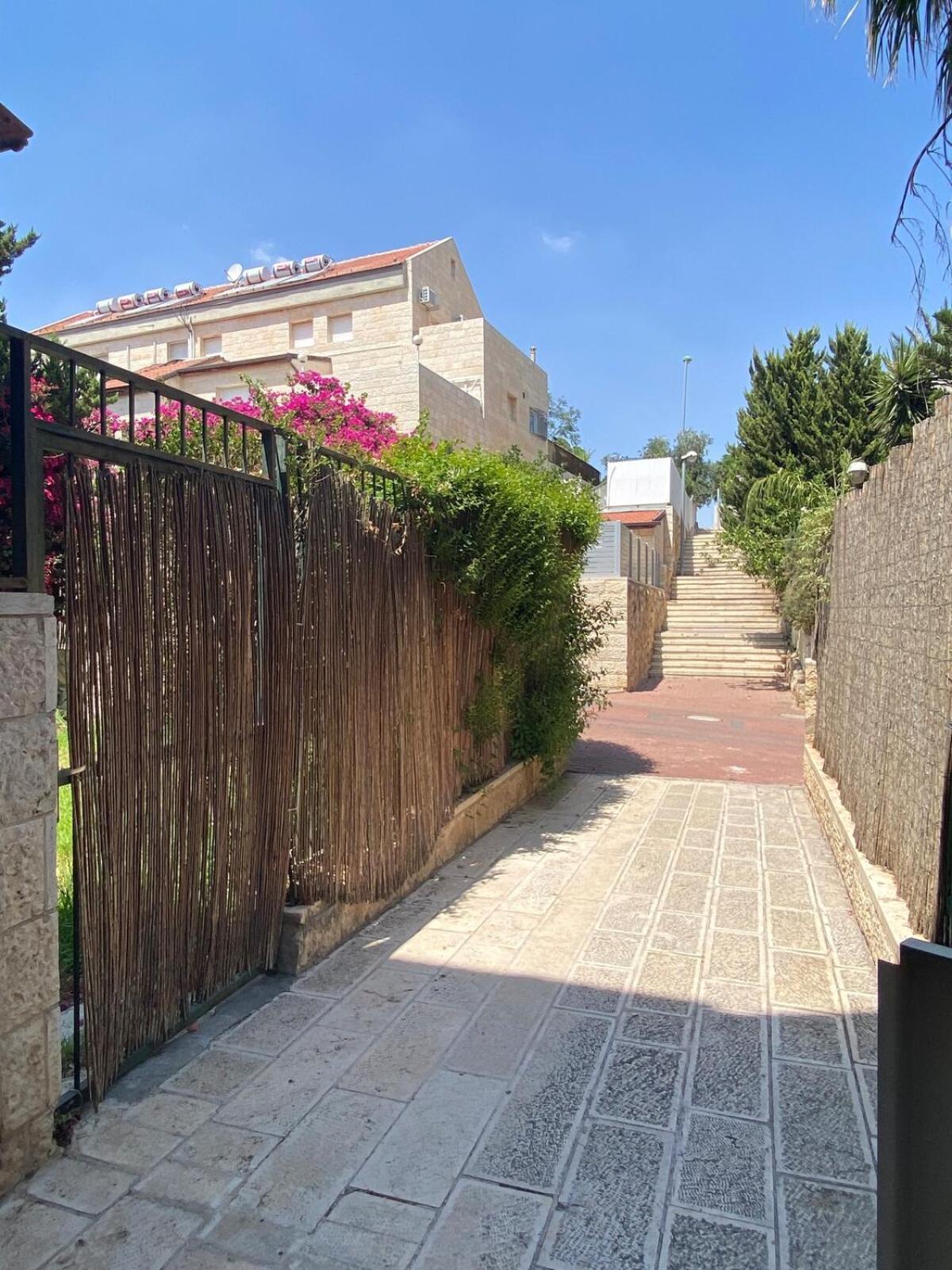 Ma'ale Adumimדירת גן מרווחת במיקום מעולה עם נטפליקס חינמי公寓 外观 照片